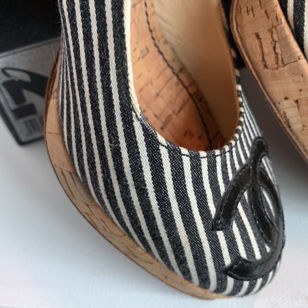 CHANEL 🖤 Black White Stripe Patent CC Logo Cork Canvas Slingback Platform Heel - Picture 12 of 16